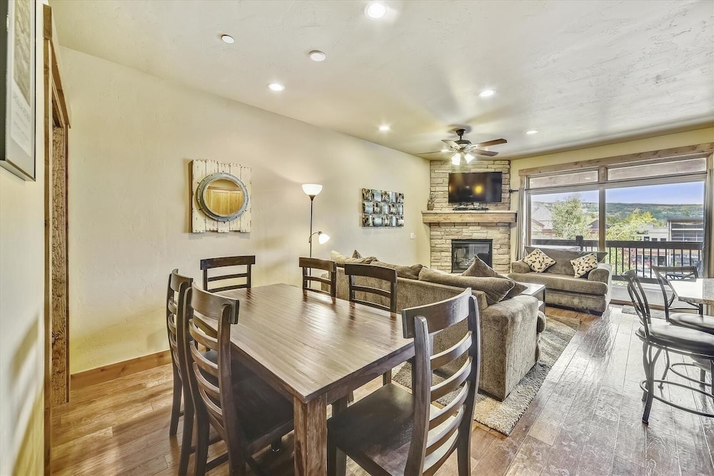 S Off Main #4 2 Bedroom Condo by RedAwning