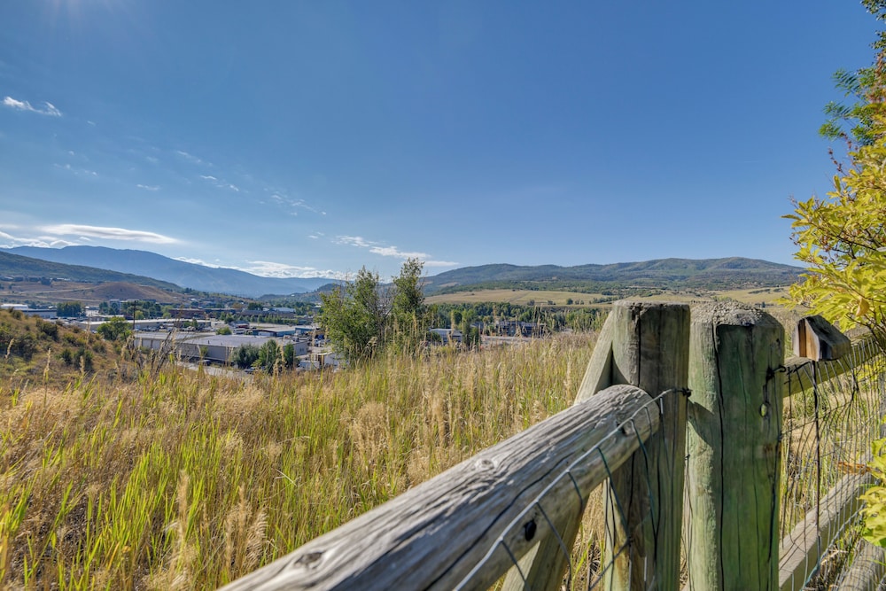Bike, Hike & Ski: Artsy Steamboat Springs Retreat!