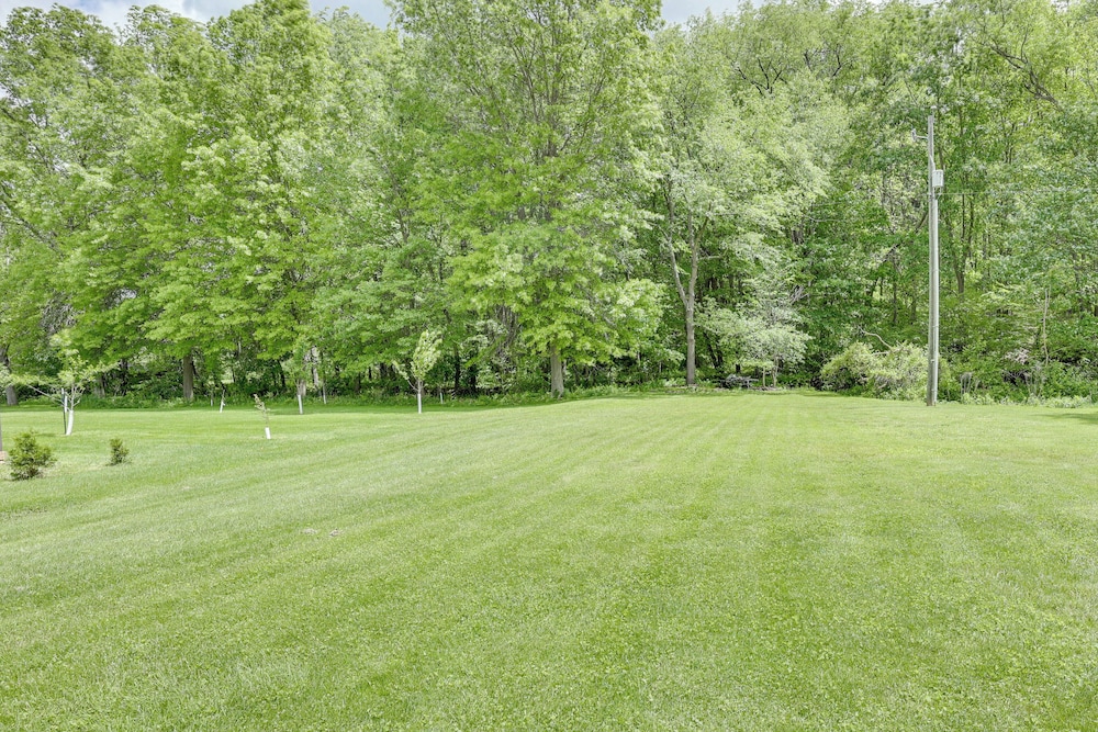 6 Mi to Main Street: Dog-friendly Home in Dover!