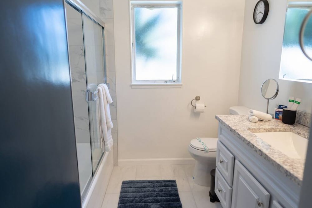 Disneyland Renovated 3BR Fullerton House w Garage Fenced Yard p56