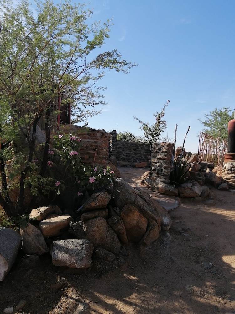 Ann's Lodge & Camping