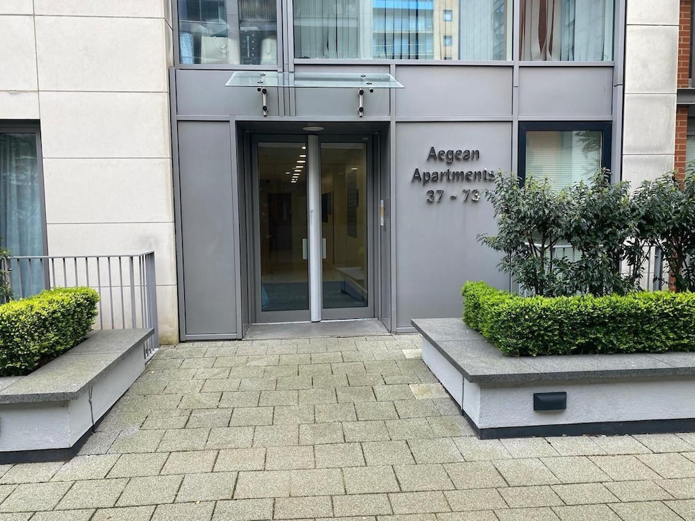 Royal Docks Luxury 3 Bedroom Apartment