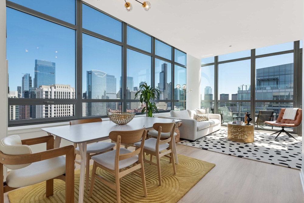 Group Stay 3 Penthouses in the Same Building