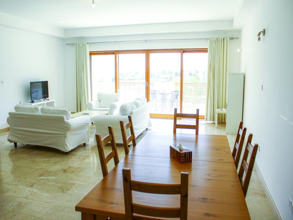 Spacious Apartment Retreat