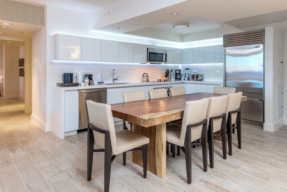 Luxury Vacation Rentals at 1 Hotel & Homes by LRMB