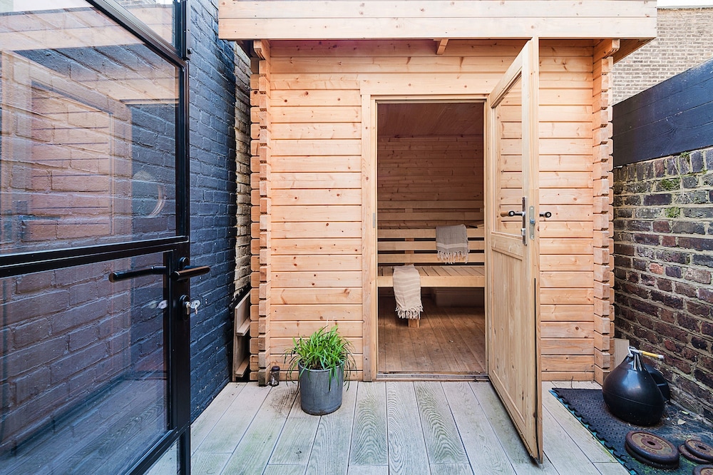 Notting Hill 2 Bed With Sauna - by Out of Office Lifestyle