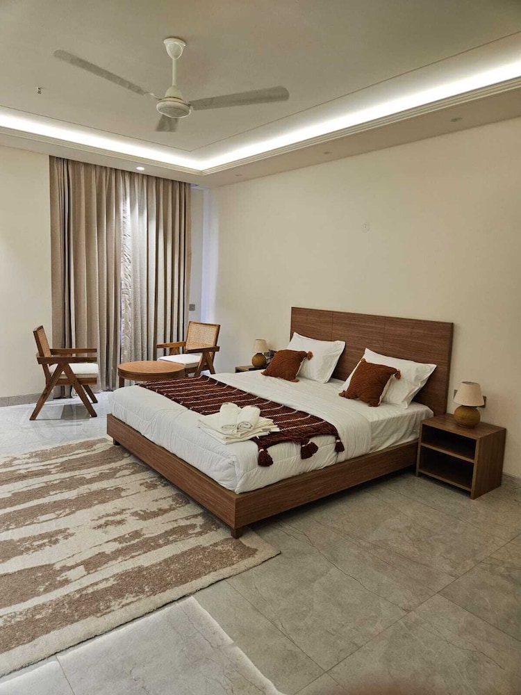 Hotel Dwellr