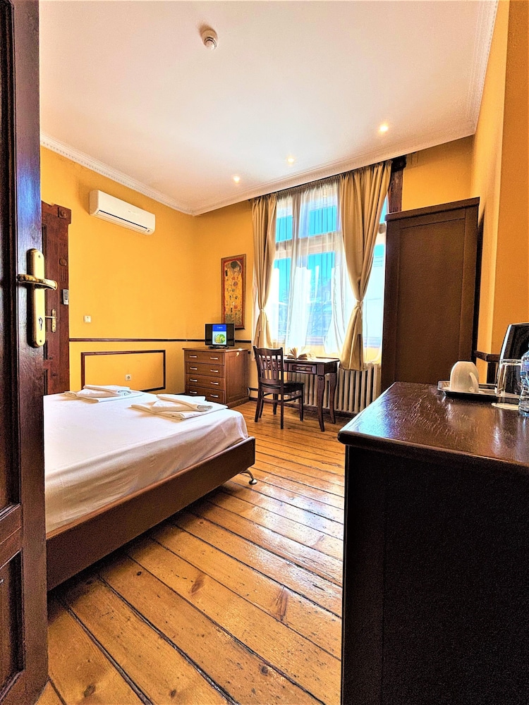 Lopera Guest House
