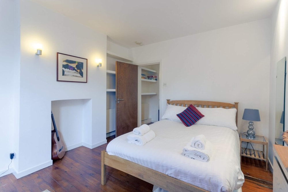 Fantastic and Bright 1 Bedroom Garden Flat