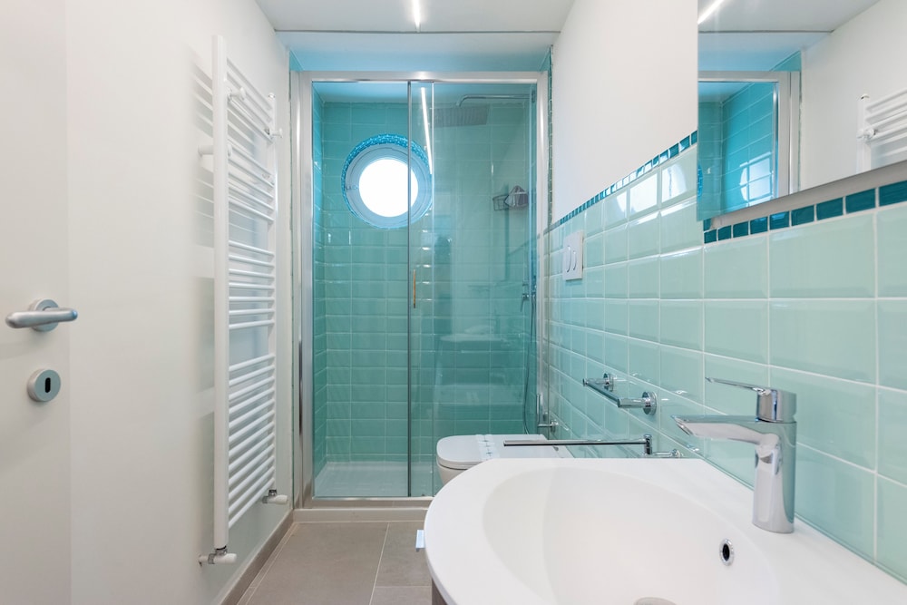 Blissful Flat for 6 Close To The Beach