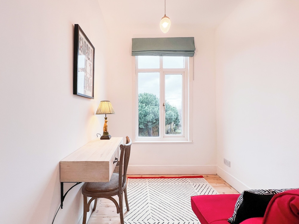 Historic 3-Bedroom Home in the Heart of Greenwich