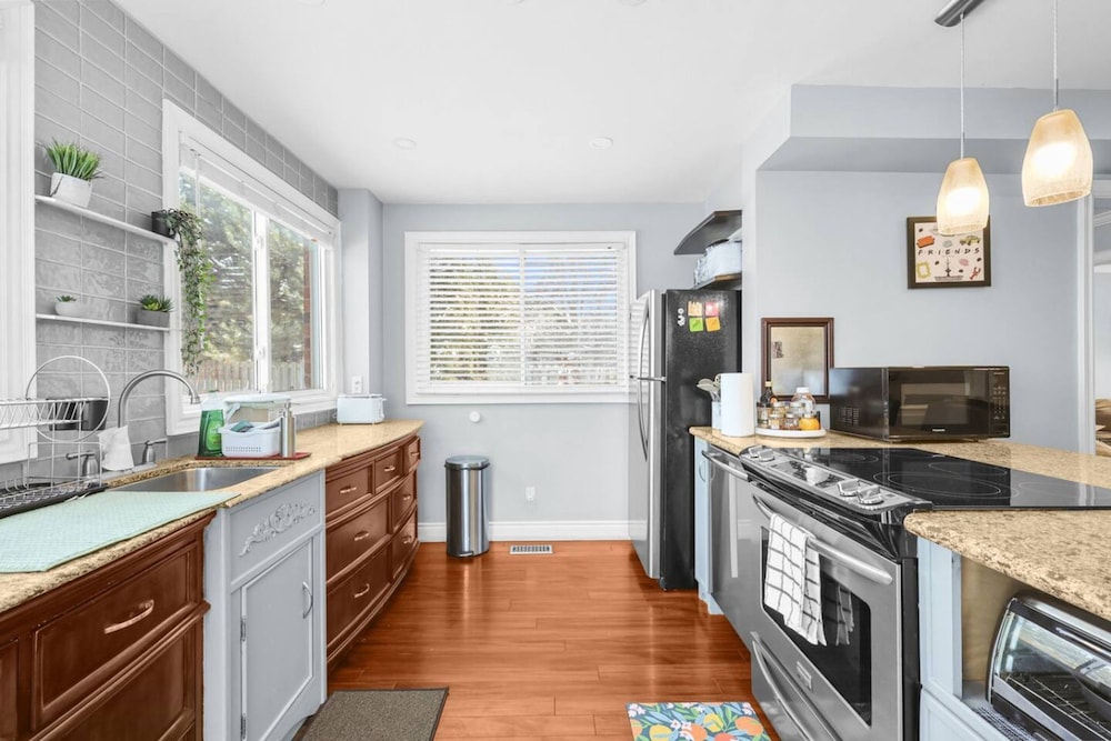 Stylish 3BR Whitby Home in Prime Location