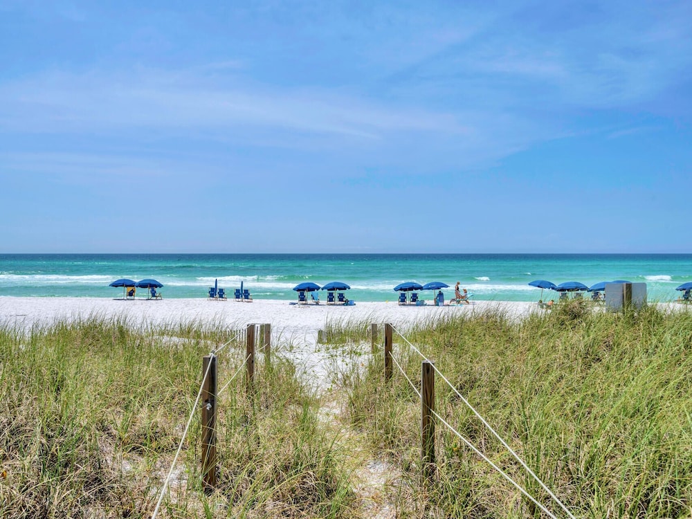 4BR Beachfront Home With Hot tub & Private Beach Access!