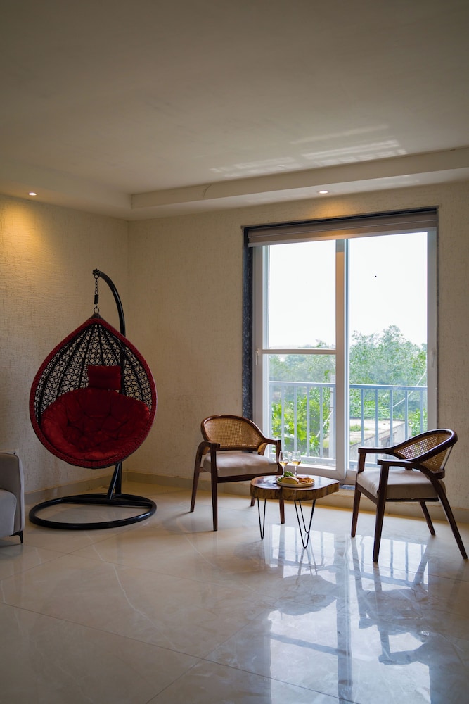 Versace Farms 5 BHK With Pvt Pool