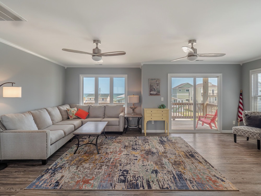 Pelican Palms by Topsail Realty