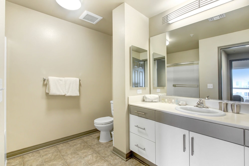 Global Luxury Suites at Marina Del Rey