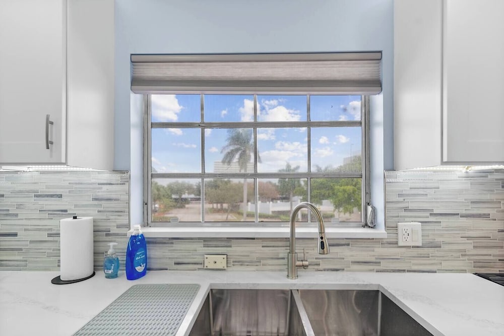 Las Olas & Beachside getaway with pool
