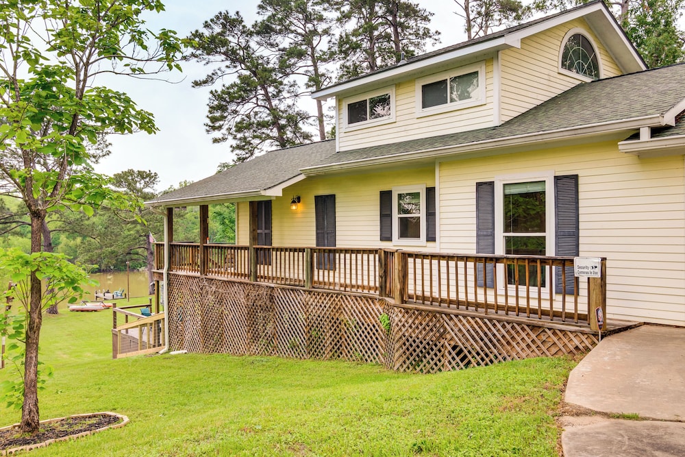 Views, Sunsets & Wildlife: Waterfront Gem in Texas