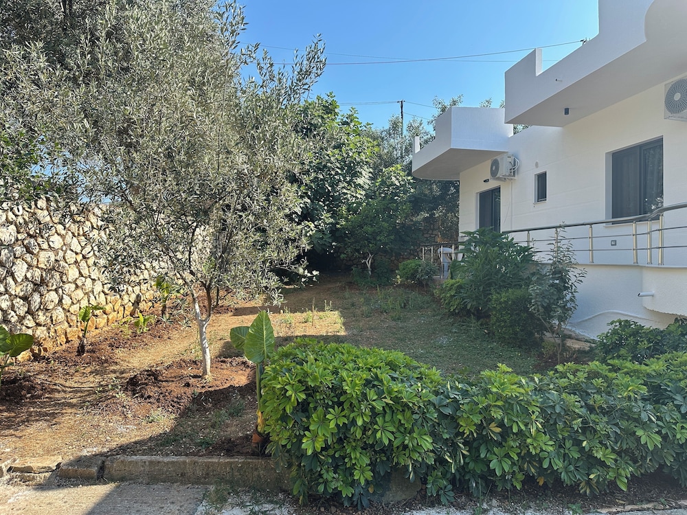 Apartments Meleqi