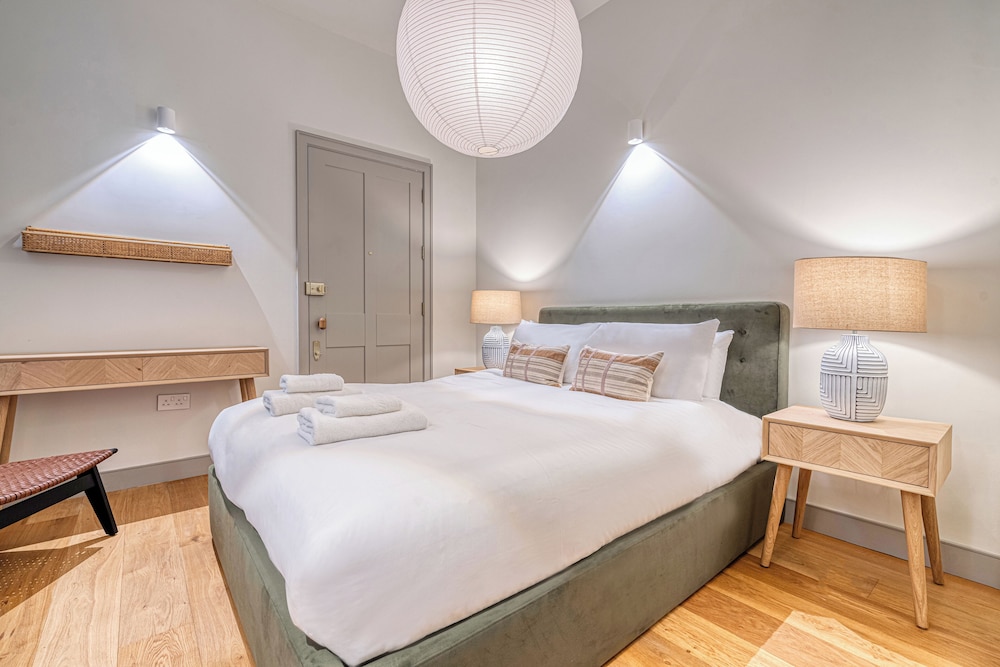 Luxury flats near Big Ben and London Eye