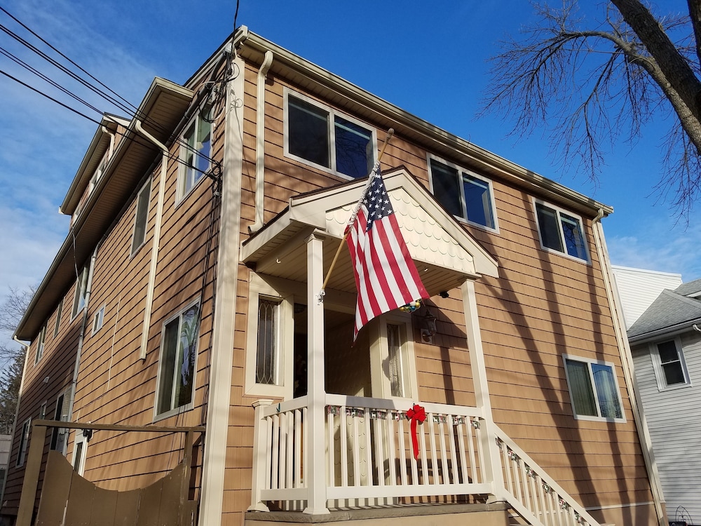 Boston Vacations - A Tranquil House In Cambridge - Property Image 1