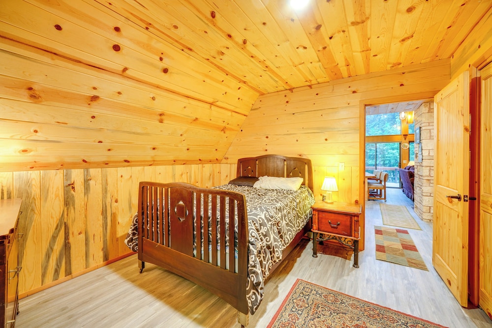 Explore Mt St Helens: A-frame Chalet w/ Deck!