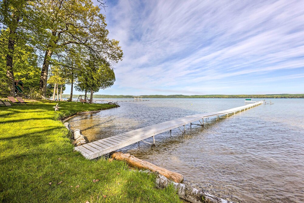 Rustic-chic Lake Glen Studio: 4 Mi to Beach!