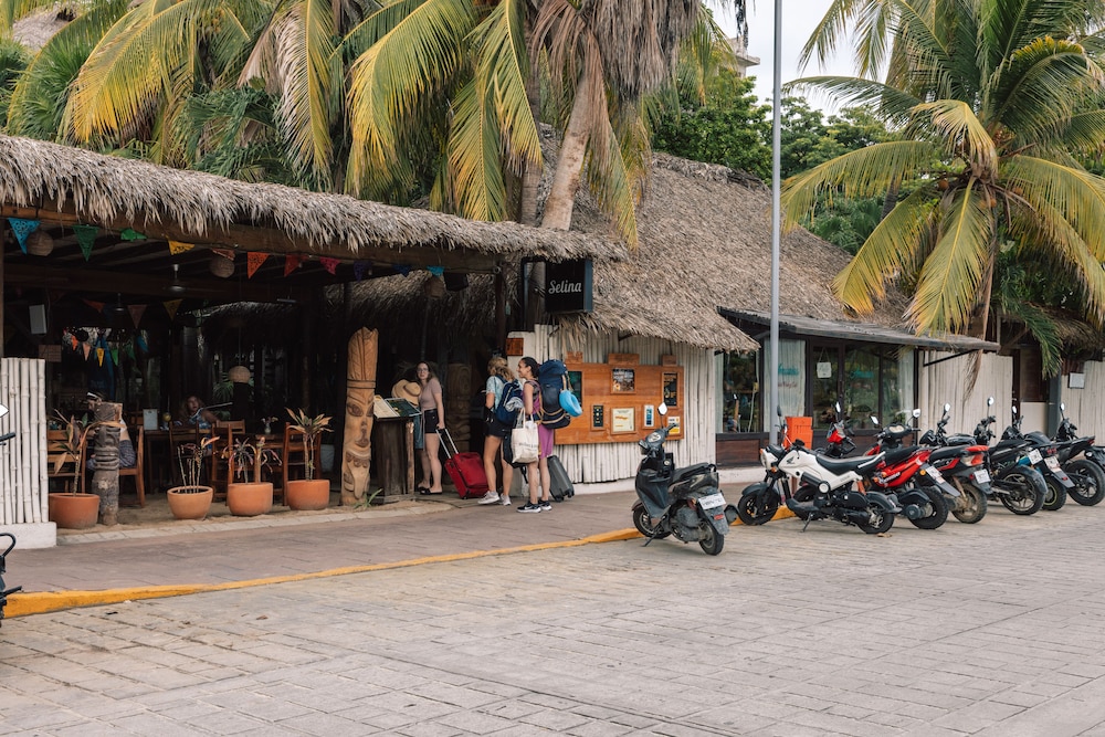 Nílu Puerto Escondido by Selina