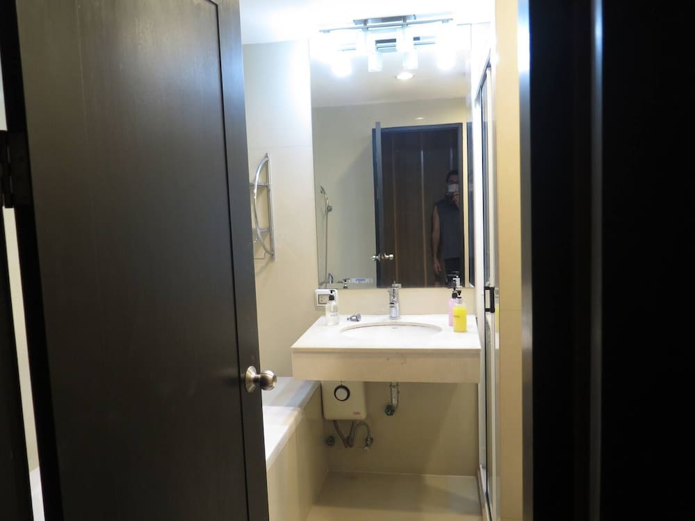 7C - 2 Bedroom Downtown Apartment With Shared Pool