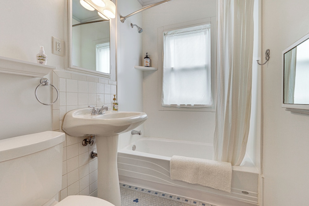 Minneapolis Vacation Rental ~ 5 Mi to Downtown!