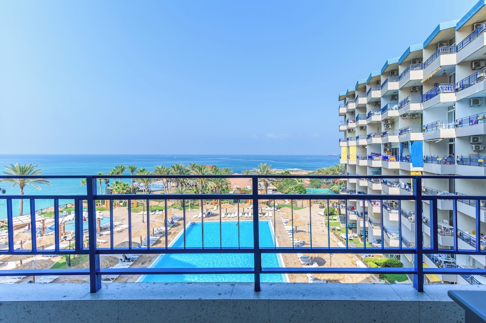 Wave 515 - Getaway Chalet at Sawary Resort Batroun