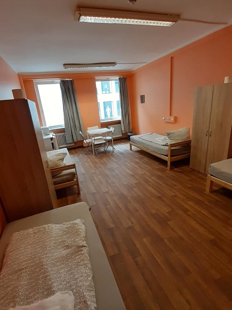 2-Rent Group Hostel Zimmer&Apartments GKP2
