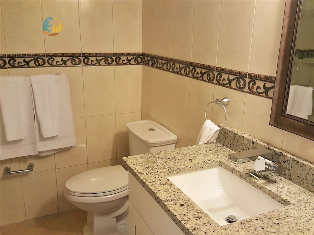 Cozy 2 Bedroom With Ocean Views - 510