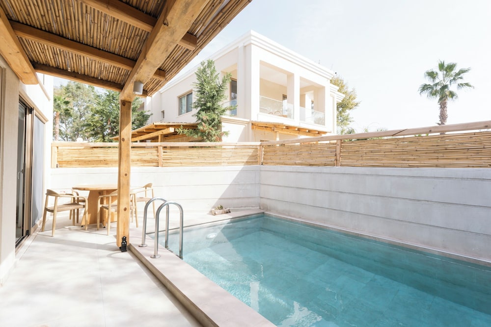 Nusa Suites & Villas
