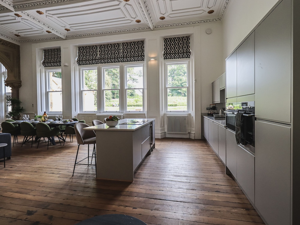 The Wilfred Suite Stone Cross Mansion