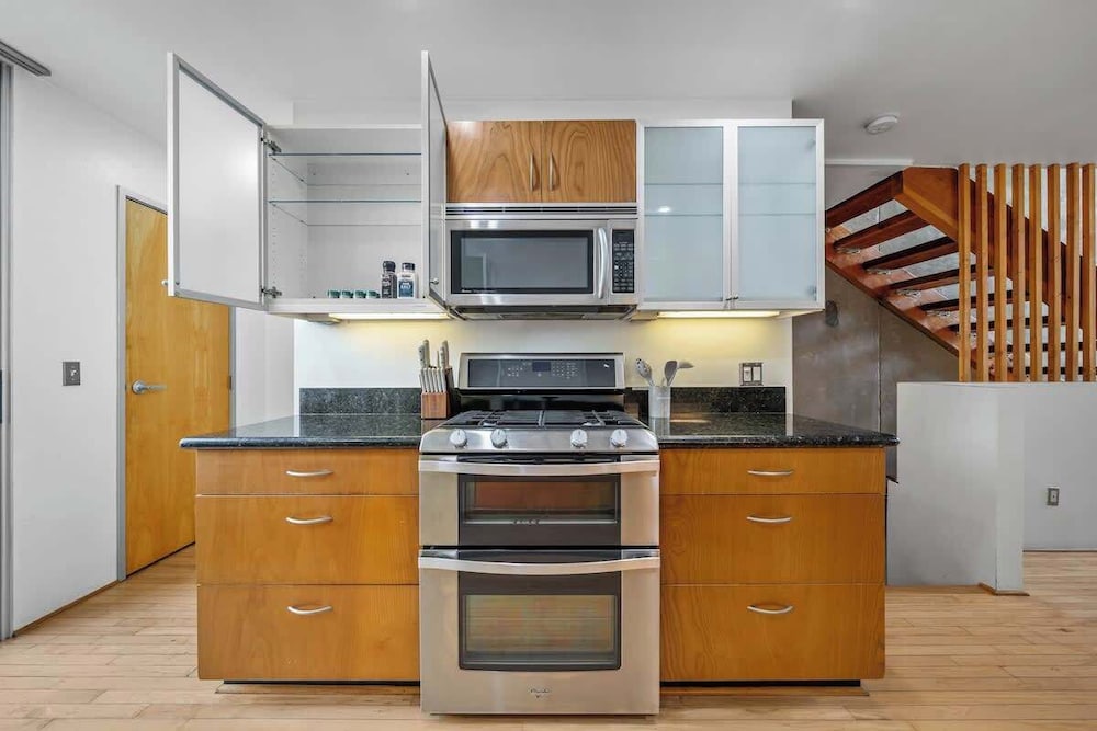 Gaslamp Row House - Sleeps 8 Private Garage AC