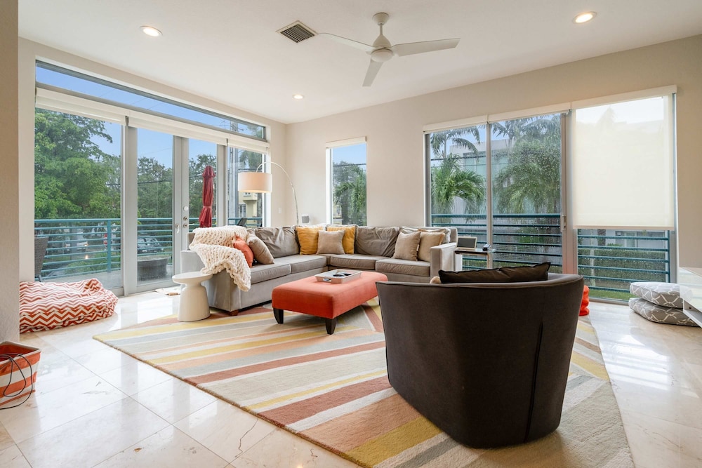 NEW 3-story Townhome With Pool Room Expansive Balcony Seconds Away From Las Olas
