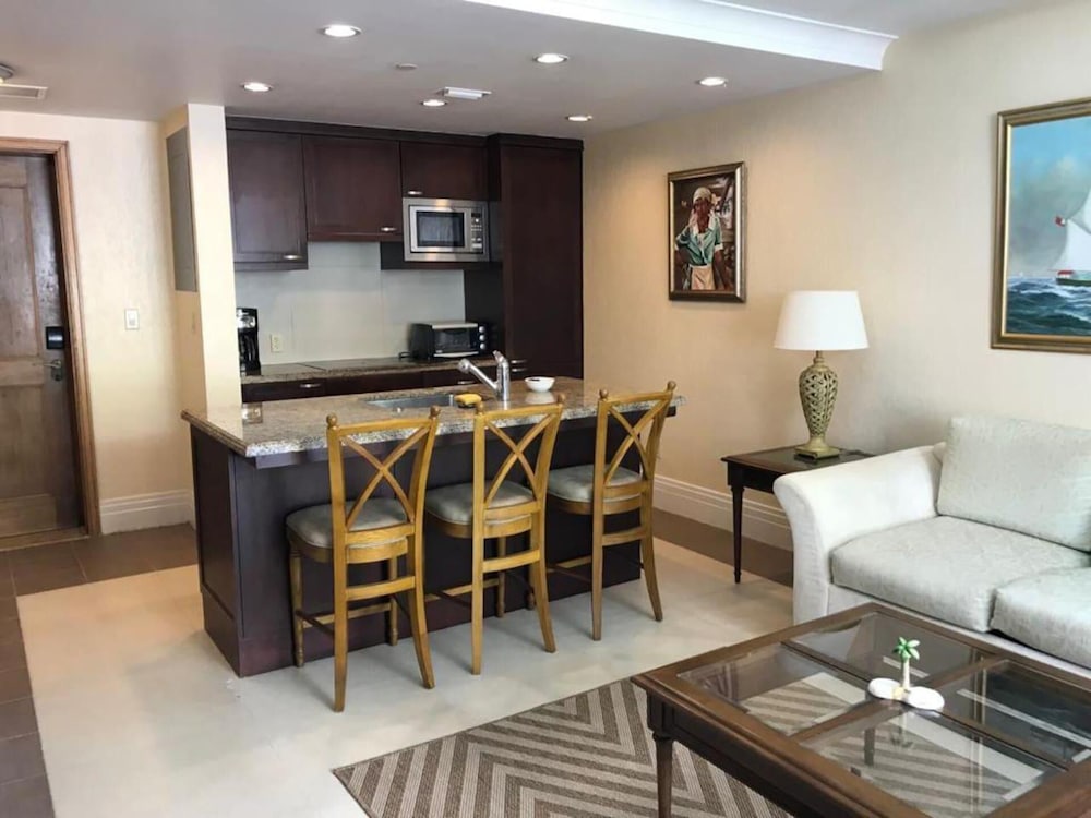 Luxury 1-bed Apartment in Montego Bay view 4