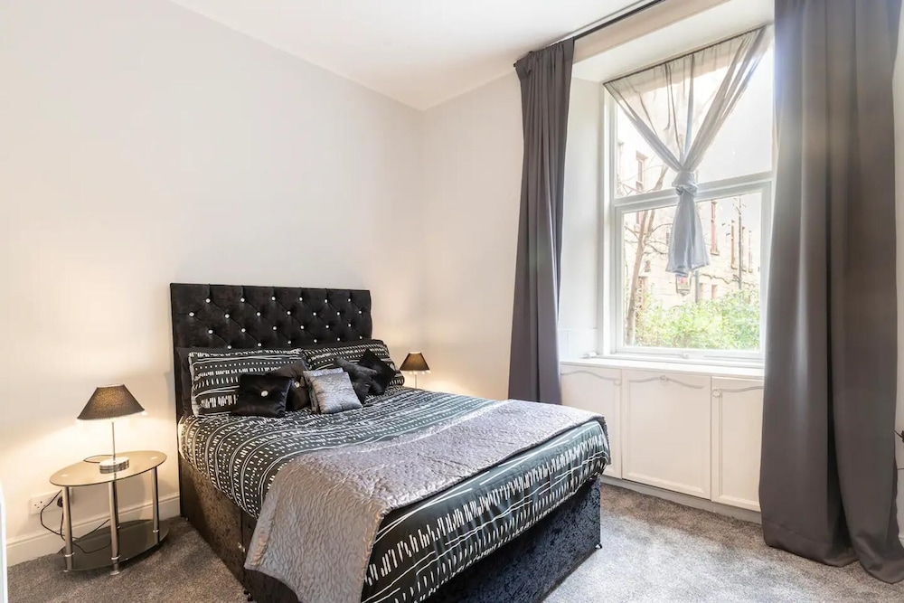 Stunning Newly Furnished Ground Floor Apartment view 5