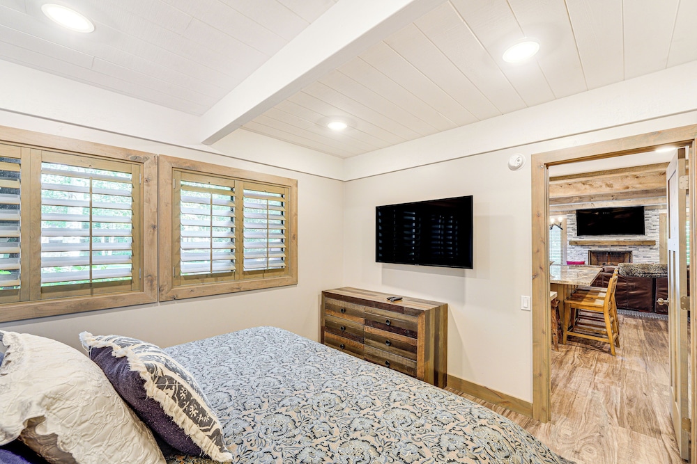 Cozy Sun Valley Townhome w/ Mountain Views! view 5