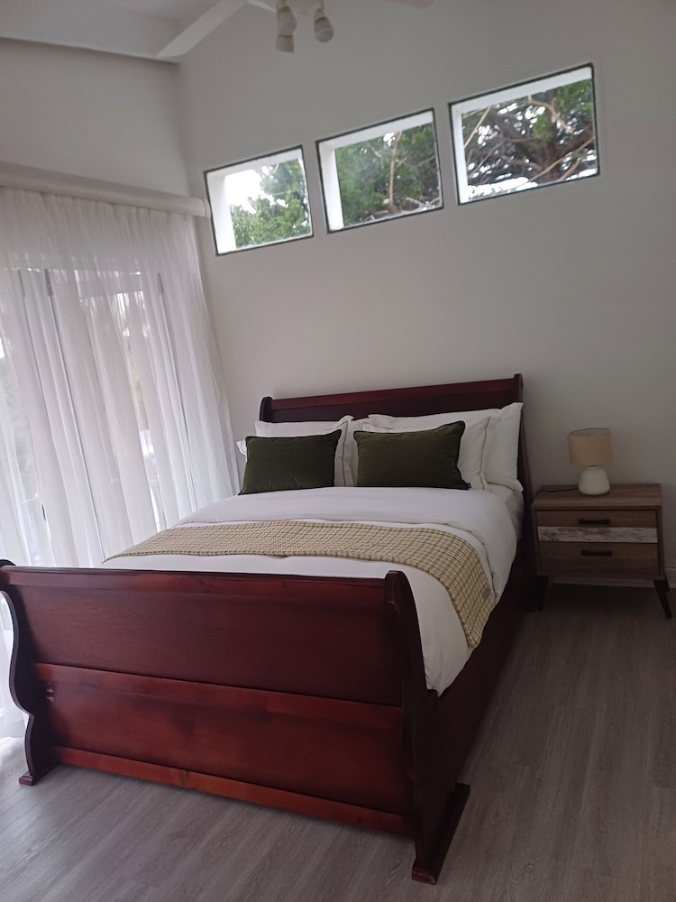 Cosy 2 Bedroom Apartment in a Prominent Area of East London Nahoon