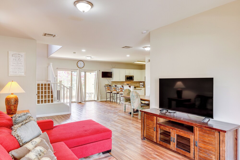 2 Mi to Desert Diamond Arena: Home w/ Patio!