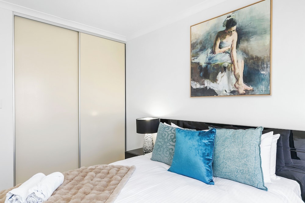 Walk to Beach Coastal Home in Coogee