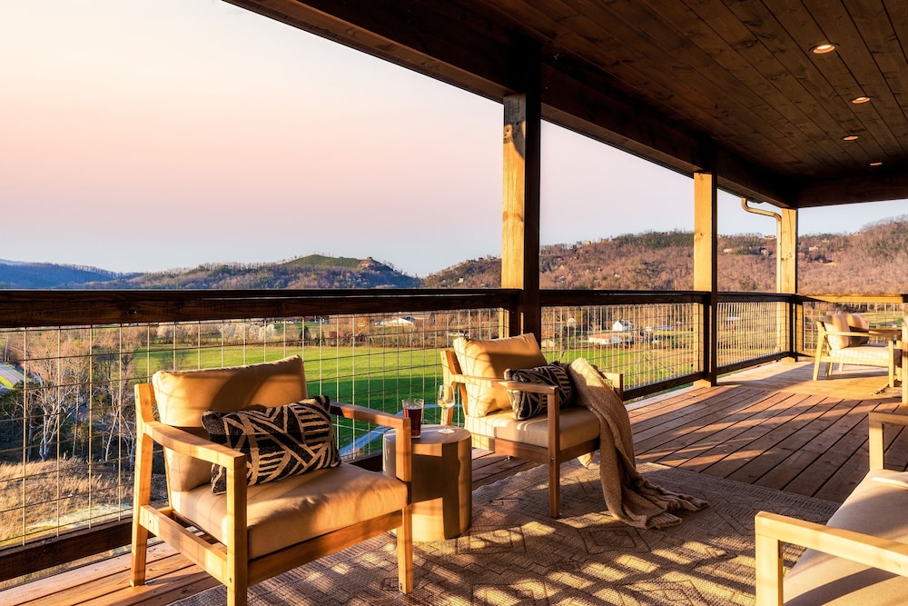 The Luxe 4 Bedroom Cabin