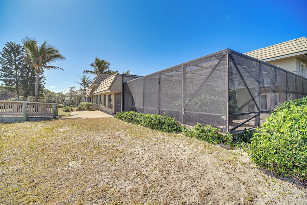 Beachfront Melbourne Beach Retreat w/ Pool Table!