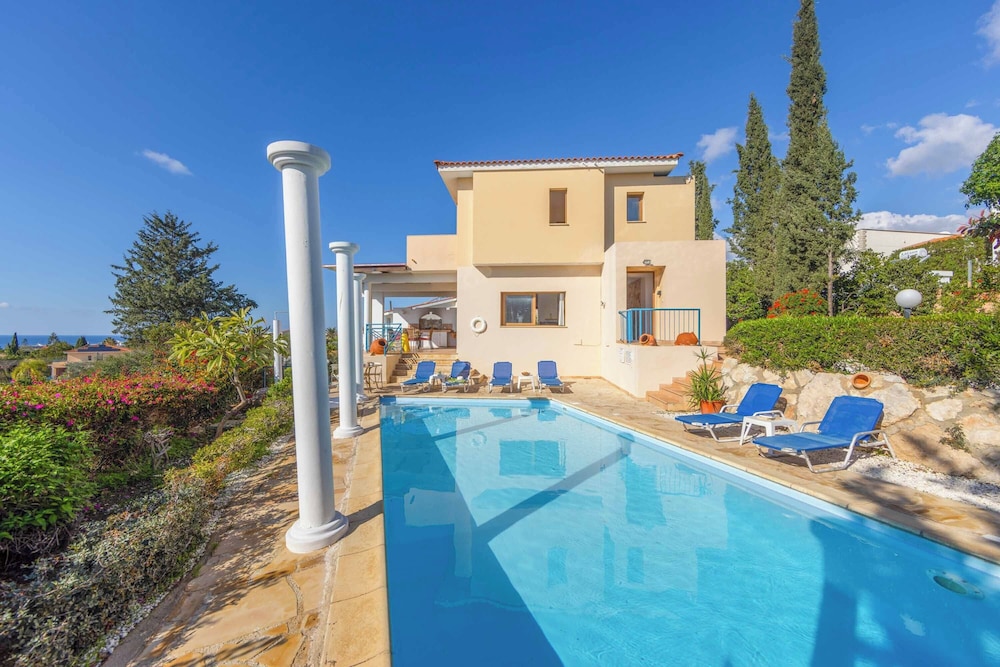 Apollon Dionysus Villa
