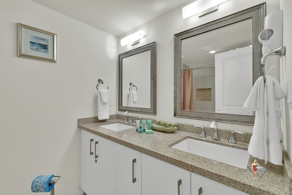 Bahia Mar-Solare Beachfront & Two Pools