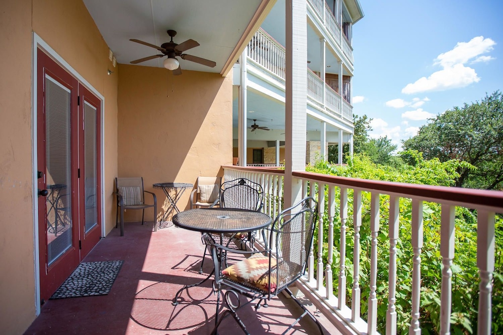 Parker River Haus Vg106 3 Bedroom Condo by RedAwning