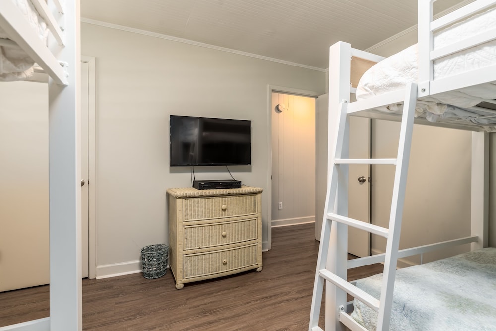 Sunny Side Up Ii - 320 Port Royal St 3 Bedroom Home