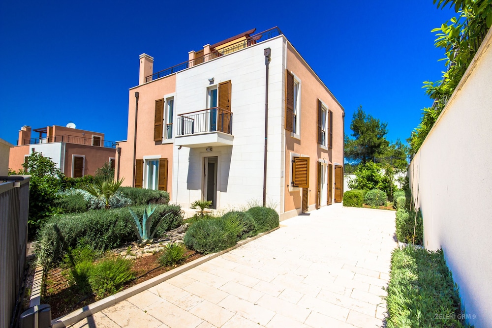 Villa Rose